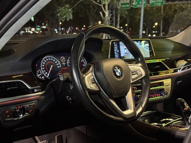 BMW寶馬 740LI  第8張相片