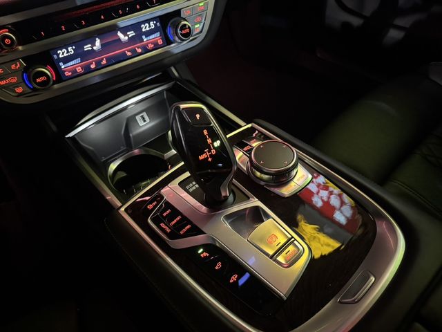 BMW寶馬 740LI  第12張相片