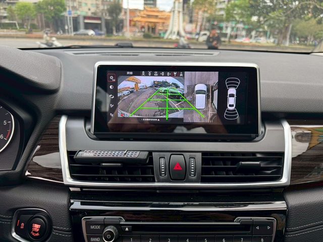 BMW寶馬 218D  第9張相片