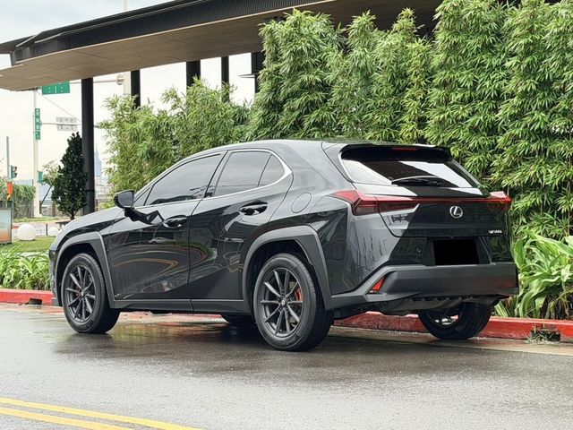 LEXUS凌志 UX300H  第4張相片