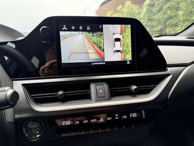 LEXUS凌志 UX300H  第9張相片