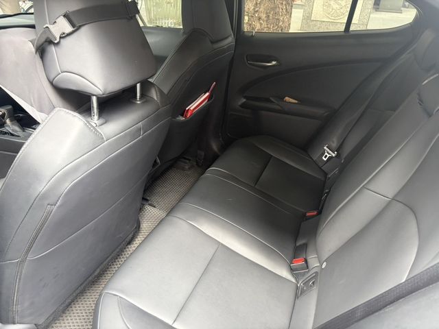 LEXUS凌志 UX250H  第6張相片