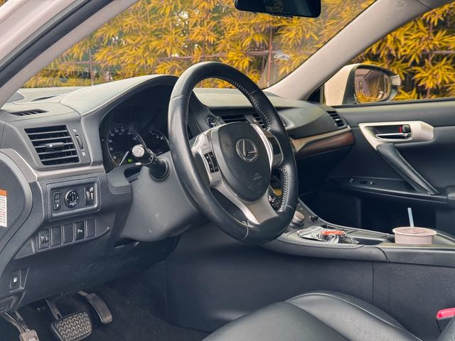 LEXUS凌志 CT200H  第7張相片