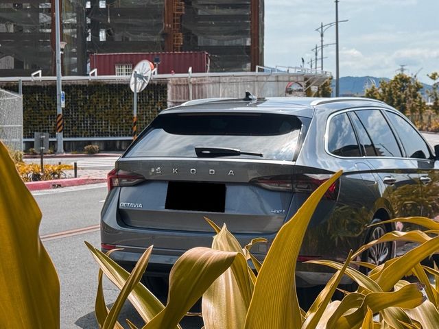 SKODA司科達 OCTAVIA COMBI  第4張相片