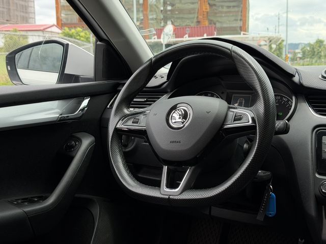 SKODA司科達 OCTAVIA COMBI  第5張相片
