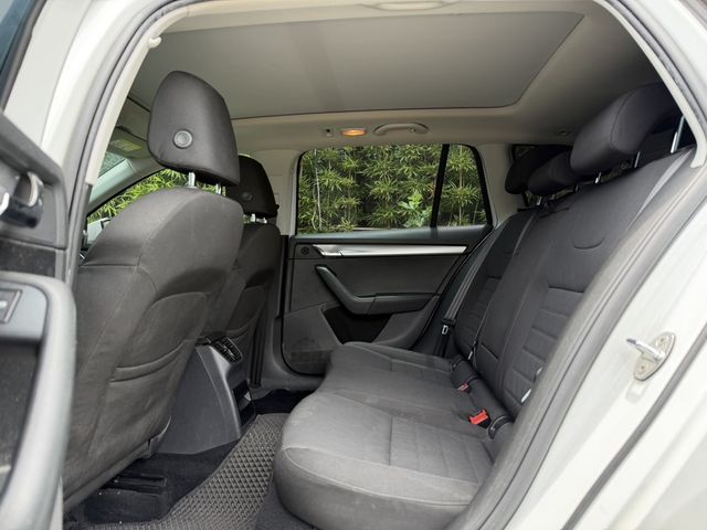SKODA司科達 OCTAVIA COMBI  第9張相片