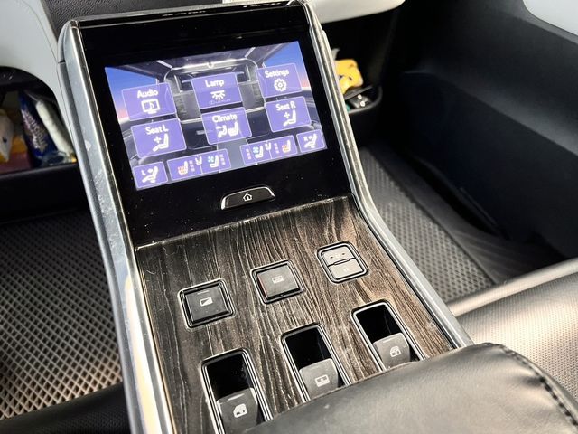 LEXUS凌志 LM300H  第8張相片