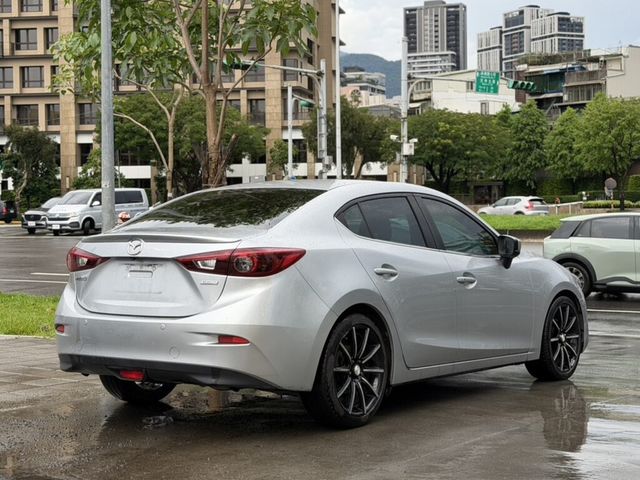 MAZDA馬自達 MAZDA 3  第2張相片