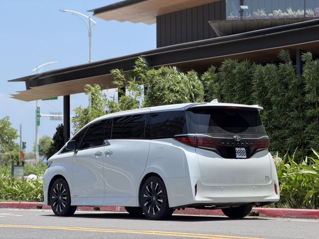 TOYOTA豐田 ALPHARD  第2張相片
