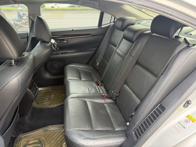 LEXUS凌志 ES300H  第7張相片
