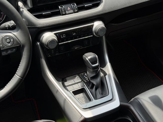 TOYOTA豐田 RAV4  第7張相片