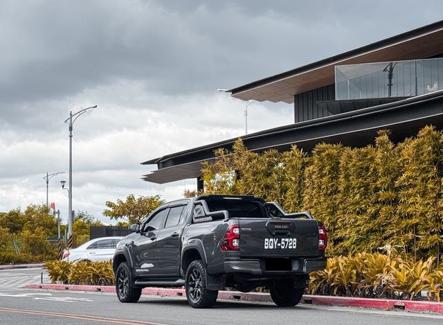 TOYOTA豐田 HILUX  第3張相片