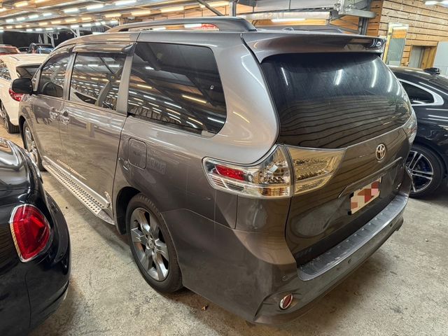 TOYOTA豐田 SIENNA  第3張相片
