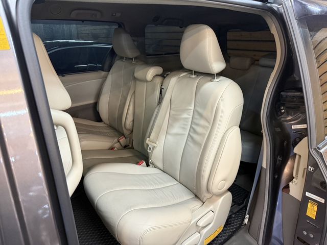 TOYOTA豐田 SIENNA  第6張相片