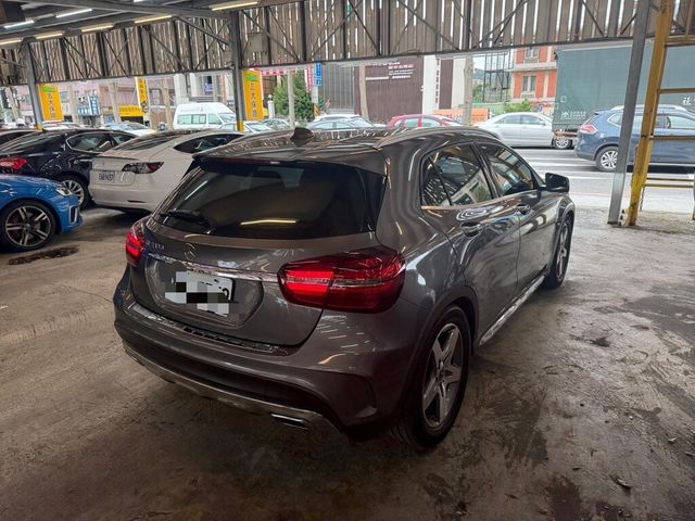 M-BENZ賓士 GLA180  第3張相片