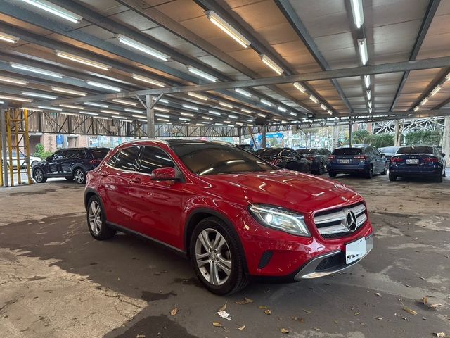 M-BENZ賓士 GLA200  第2張相片