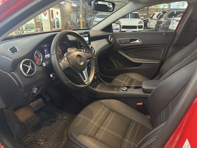 M-BENZ賓士 GLA200  第5張相片