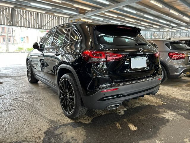 M-BENZ賓士 GLA250  第3張相片