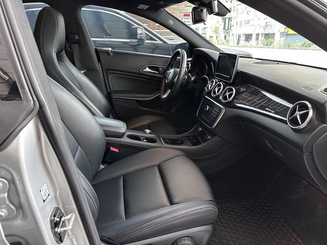 M-BENZ賓士 CLA250  第8張相片