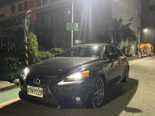 LEXUS凌志 IS 300H  第1張相片