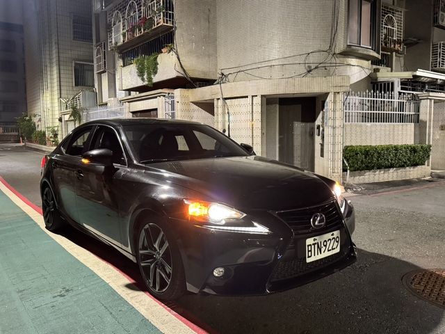 LEXUS凌志 IS 300H  第3張相片