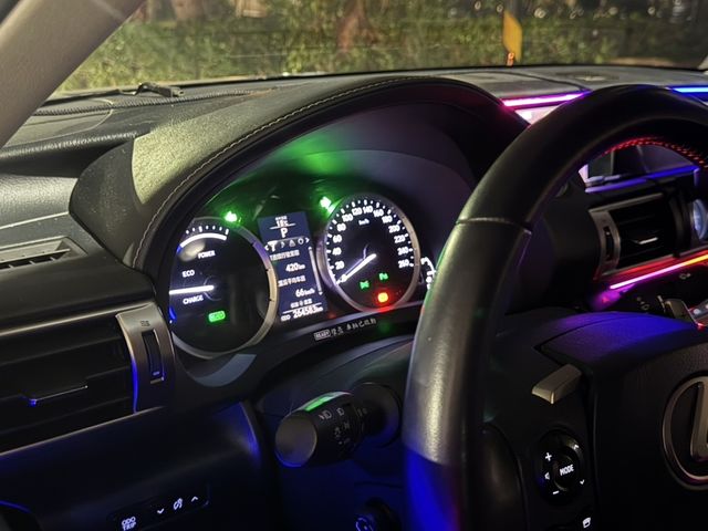 LEXUS凌志 IS 300H  第9張相片