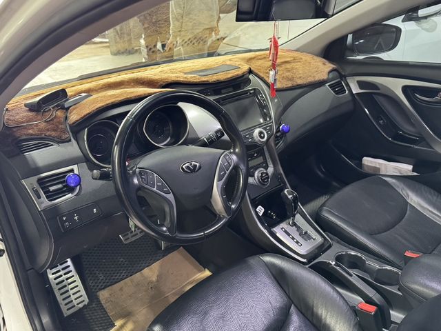 HYUNDAI現代 ELANTRA  第6張相片