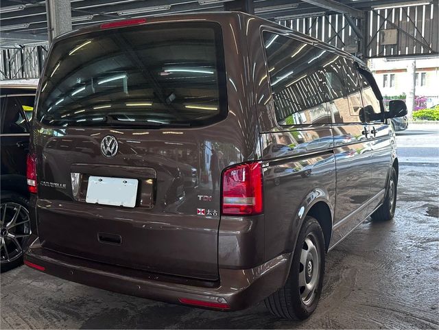 VOLKSWAGEN福斯 T5 CARAVELLE  第3張相片