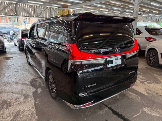 LEXUS凌志 LM300H  第2張相片