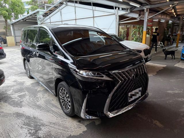 LEXUS凌志 LM300H  第3張相片