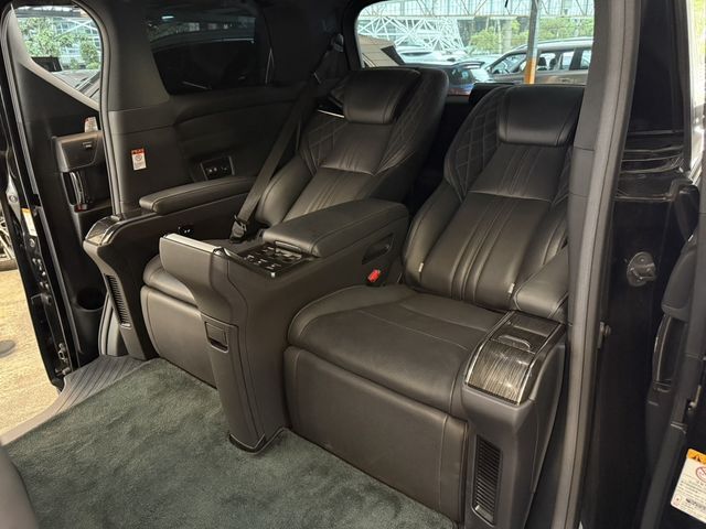 LEXUS凌志 LM300H  第5張相片