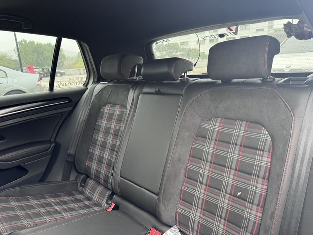VOLKSWAGEN福斯 GOLF GTI  第7張相片