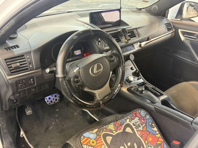 LEXUS凌志 CT200H  第7張相片