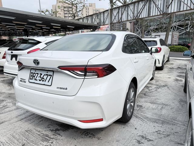 TOYOTA豐田 ALTIS  第3張相片
