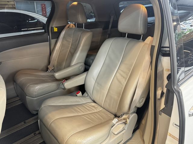 TOYOTA豐田 PREVIA  第6張相片