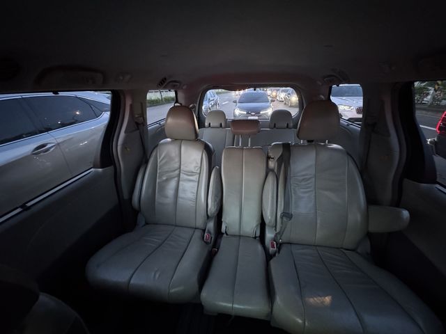 TOYOTA豐田 SIENNA  第4張相片