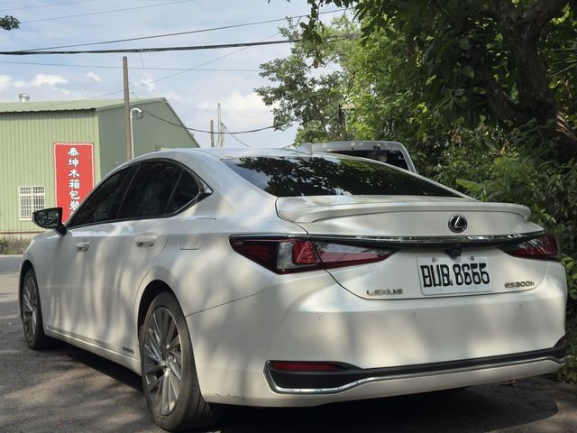 LEXUS凌志 ES300H  第3張相片