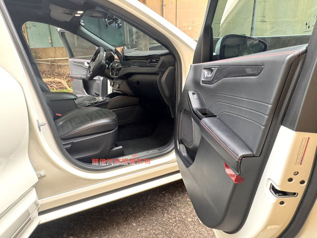 FORD福特 KUGA  第17張相片