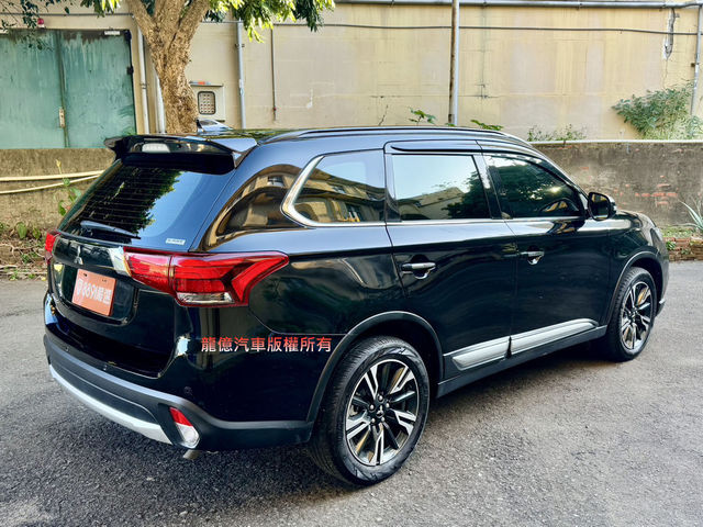 MITSUBISHI三菱 OUTLANDER  第2張相片