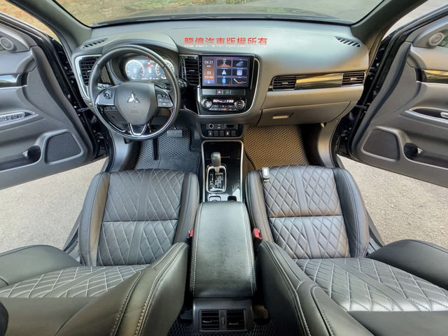 MITSUBISHI三菱 OUTLANDER  第3張相片