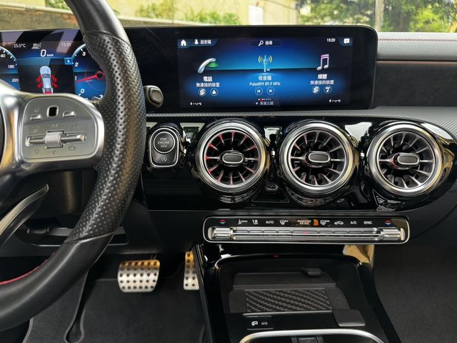 M-BENZ賓士 CLA200  第17張相片