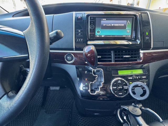 TOYOTA豐田 PREVIA  第14張相片