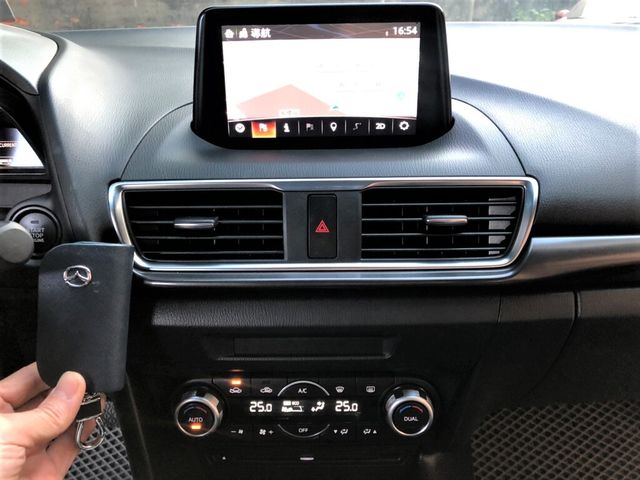 MAZDA馬自達 MAZDA 3  第16張相片