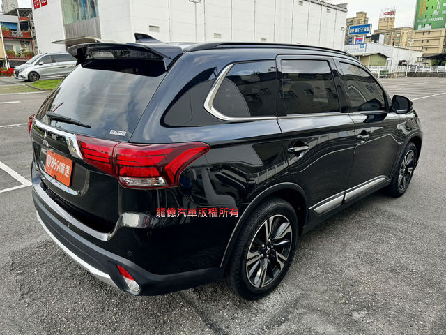 MITSUBISHI三菱 OUTLANDER  第2張相片