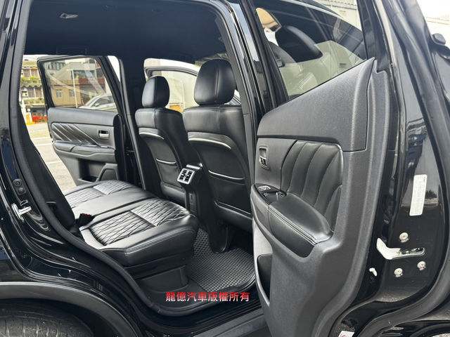 MITSUBISHI三菱 OUTLANDER  第8張相片