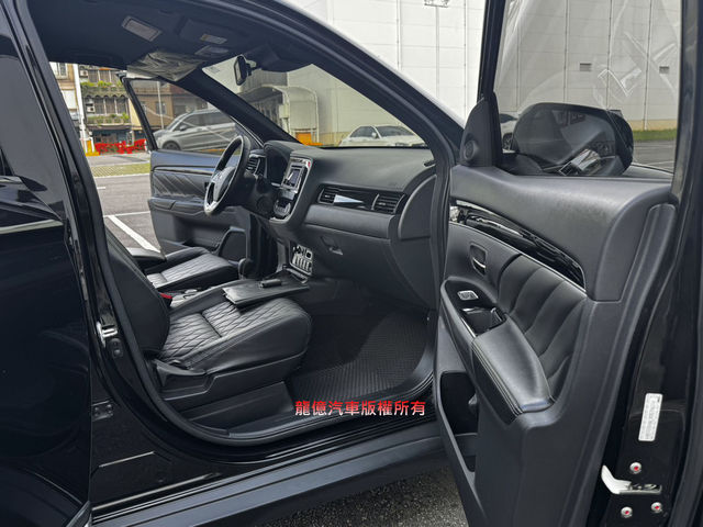 MITSUBISHI三菱 OUTLANDER  第9張相片