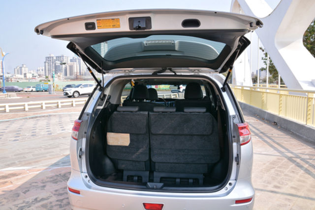 TOYOTA豐田 PREVIA  第8張相片