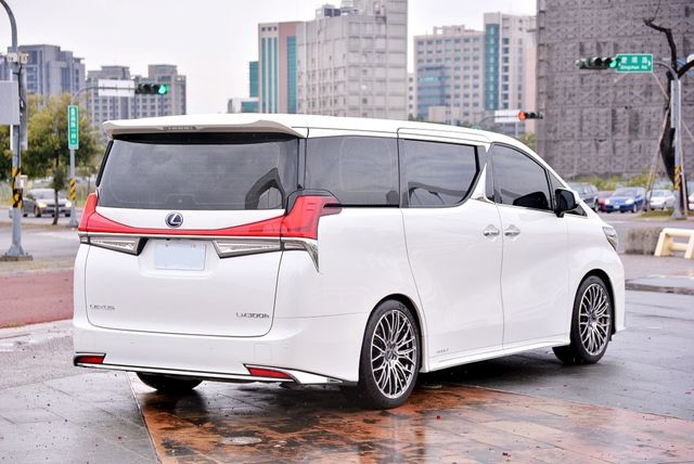 LEXUS凌志 LM300H  第2張相片