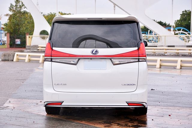 LEXUS凌志 LM300H  第4張相片