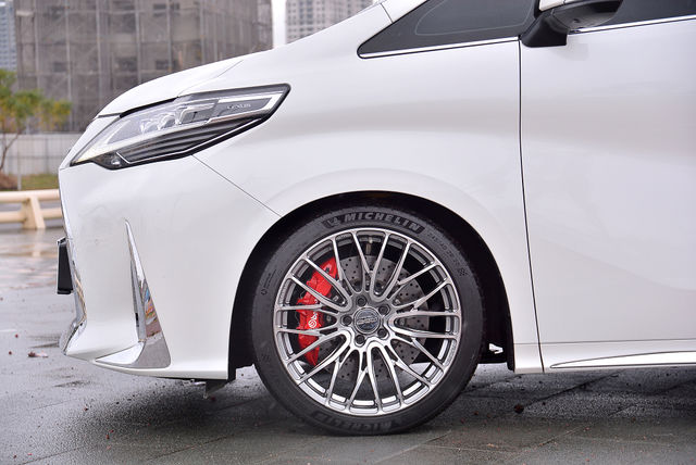 LEXUS凌志 LM300H  第5張相片